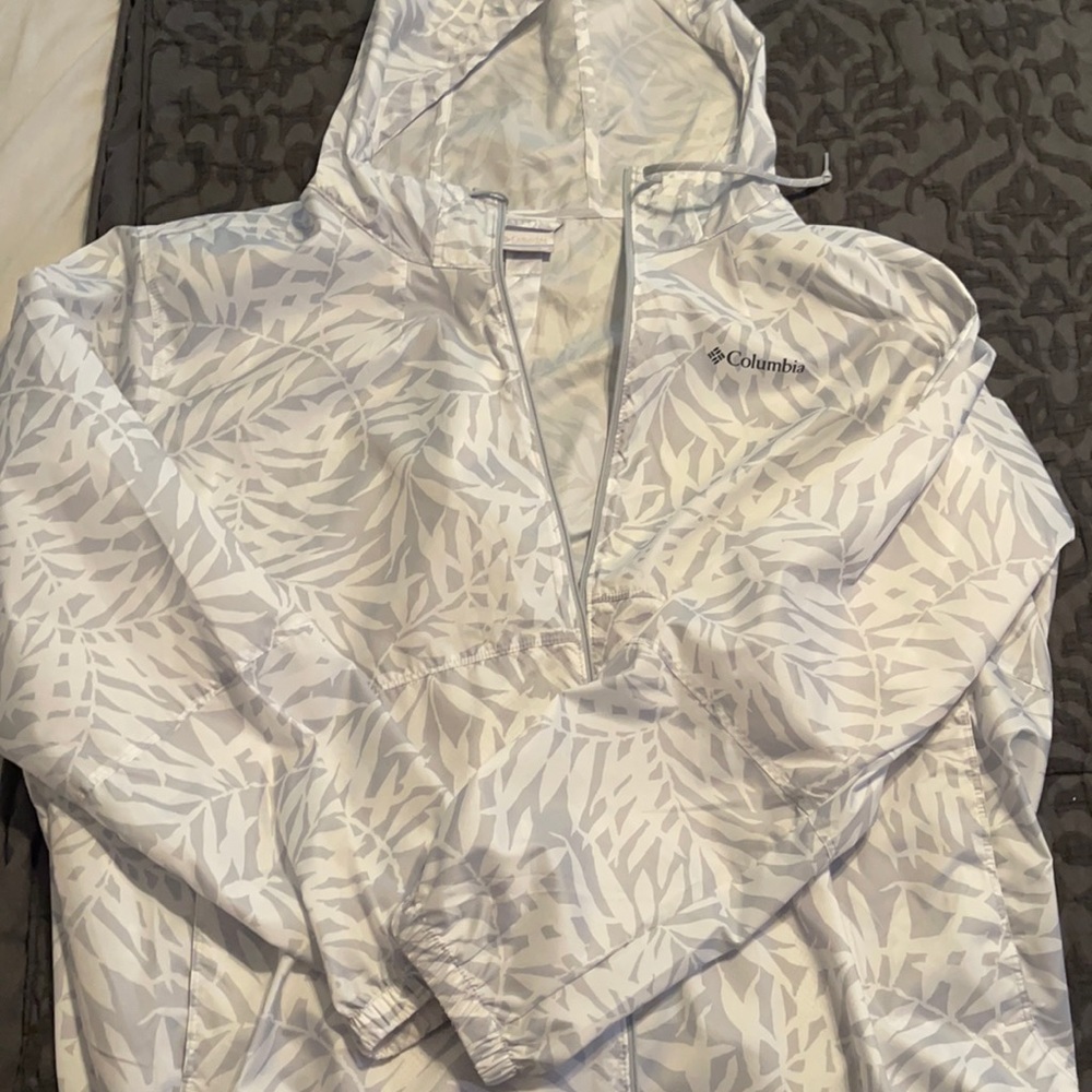 Columbia light weight WOMENS rain jacket